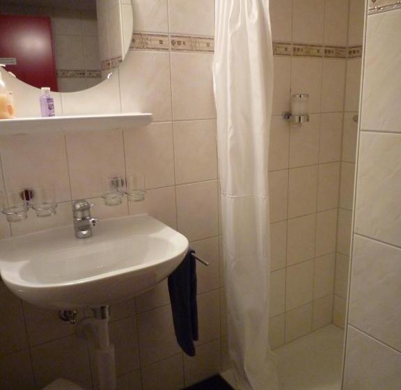 Номер Стандарт в Мансарде, Esthers Guesthouse
