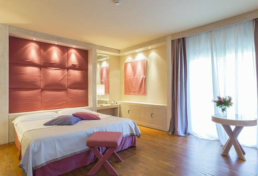Трехместный Номер Deluxe, Th Tirrenia   Green Park Resort