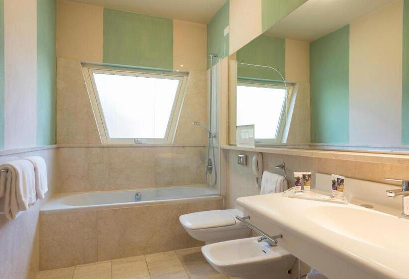 Полулюкс, Th Tirrenia   Green Park Resort