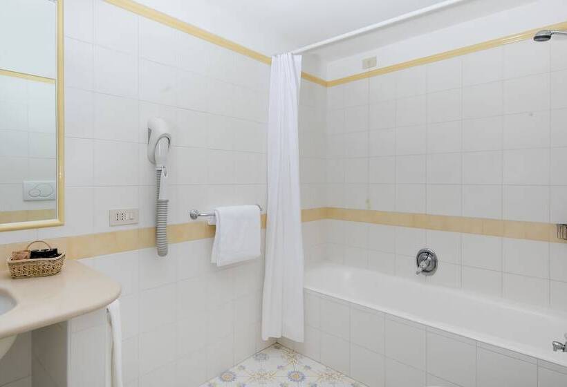 سوییت جونیور با چشم‌انداز دریا, Bellavista