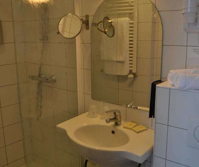 Номер Стандарт, Hôtel La Porte Saint Pierre Logis Hôtel Intra Muros