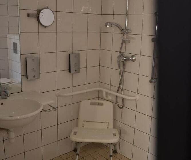 Номер Стандарт, Hôtel La Porte Saint Pierre Logis Hôtel Intra Muros