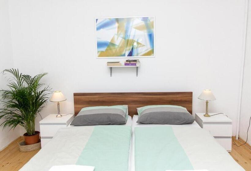 اتاق استاندارد سه نفره, Apartments And Rooms Ille