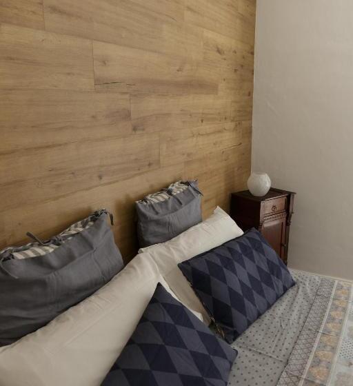 اتاق استاندارد, Corte Soriano