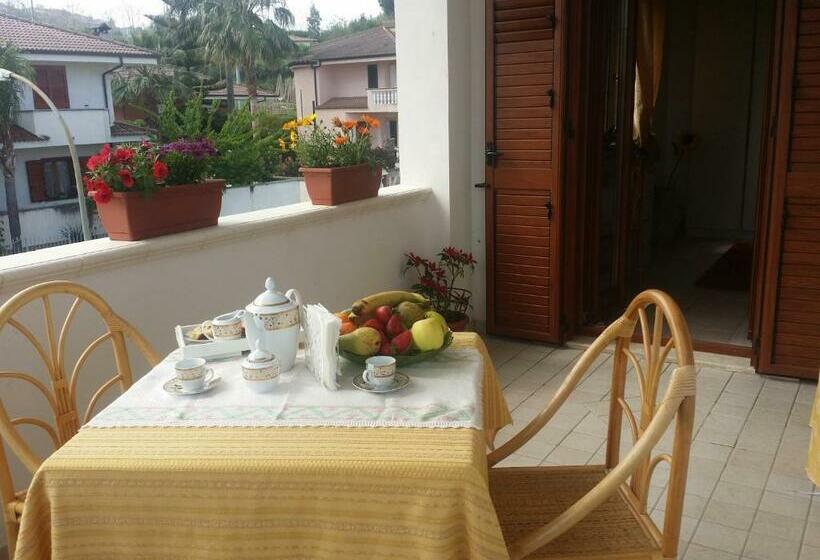 اتاق لوکس با بالکن, Villa G&g