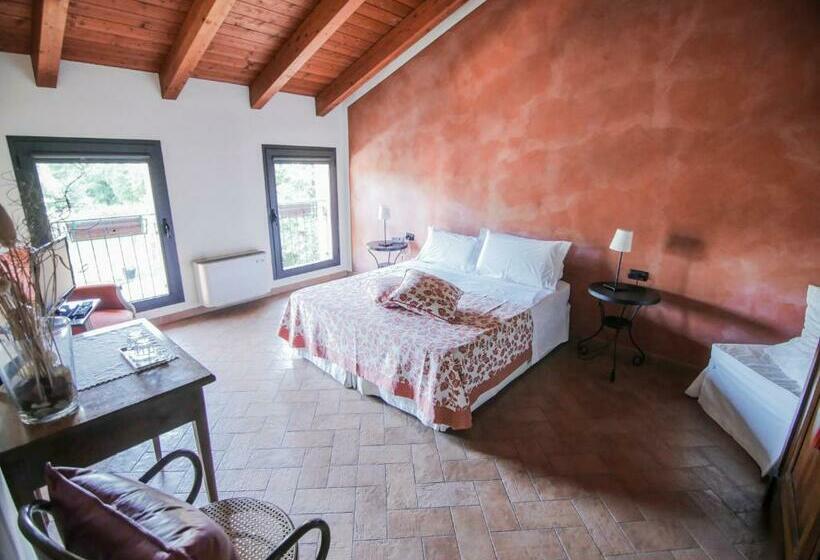 اتاق استاندارد با چشم‌انداز باغ, Quattrocolli B&b