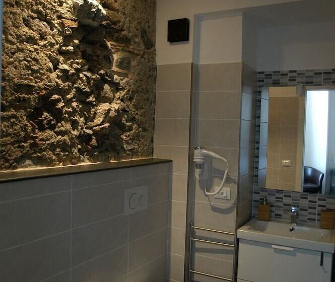 اتاق لوکس با چشم‌انداز دریا, Castello D Alcontres B&b