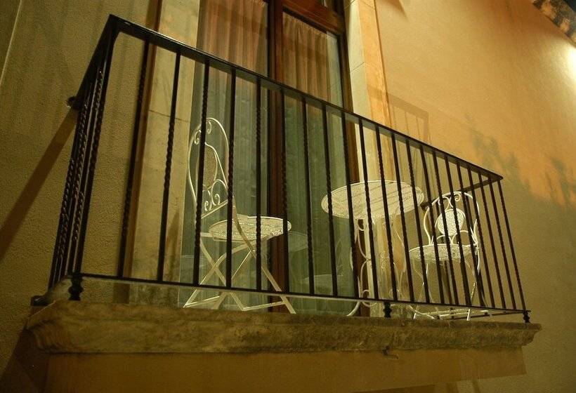 اتاق لوکس با چشم‌انداز دریا, Castello D Alcontres B&b