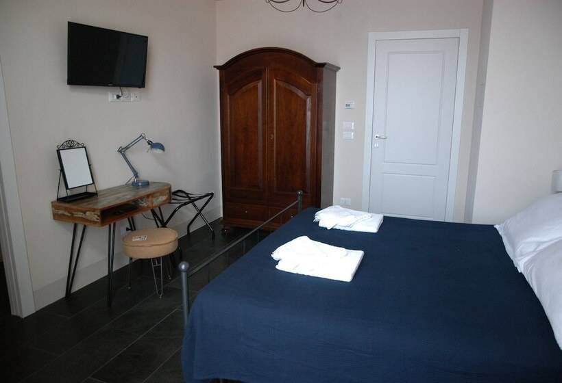 اتاق لوکس با چشم‌انداز دریا, Castello D Alcontres B&b