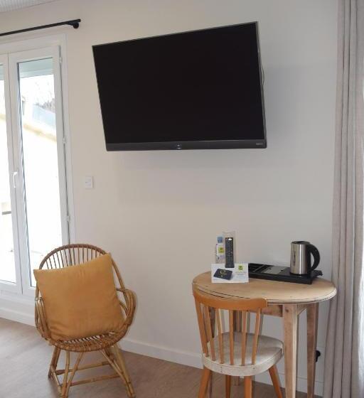 Номер Стандарт с Балконом, Et Appartements Les Platanes