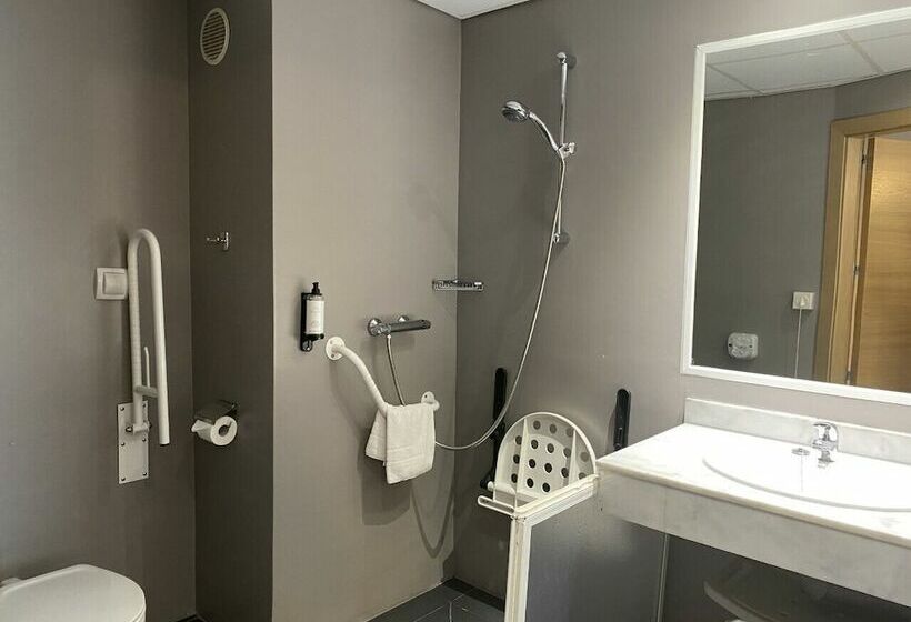 Quarto Estandar para Deficientes Físicos, Holiday Inn Express San Sebastian De Los Reyes, An Ihg
