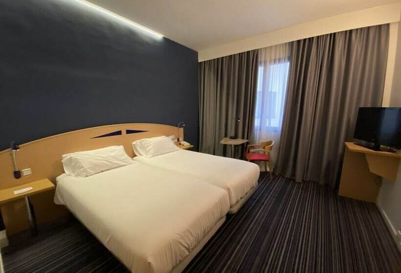 Номер Стандарт Адаптированный для Инвалидов, Holiday Inn Express San Sebastian De Los Reyes, An Ihg