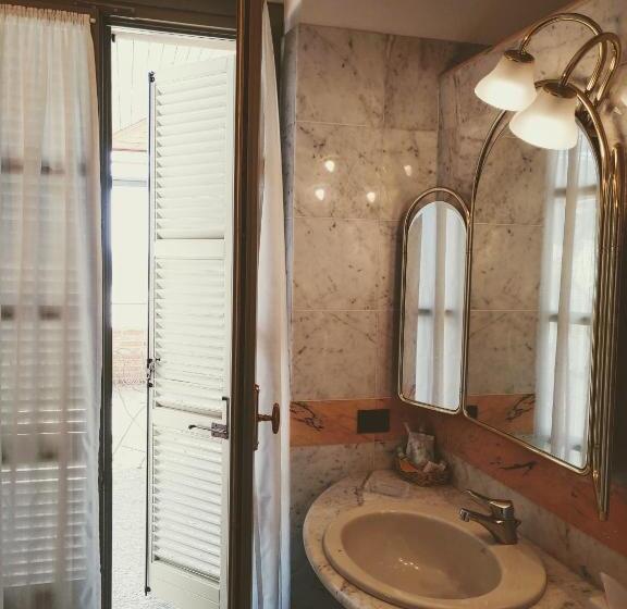 اتاق لوکس با بالکن, Locanda Del Boscogrande