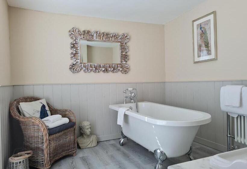 Полулюкс, Powdermills Country House