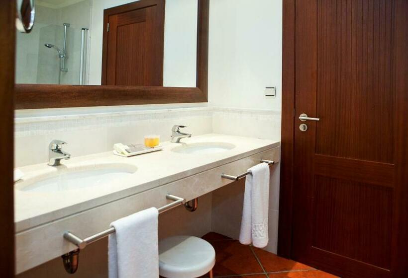 Habitación Estándar Abuhardillada, Puerto Antilla Grand Hotel