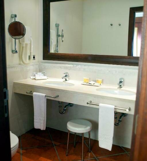 Habitación Estándar Abuhardillada, Puerto Antilla Grand Hotel