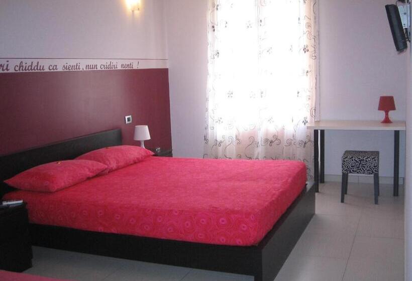 اتاق استاندارد سه تخته با بالکن, B&b Persi Nel Sud