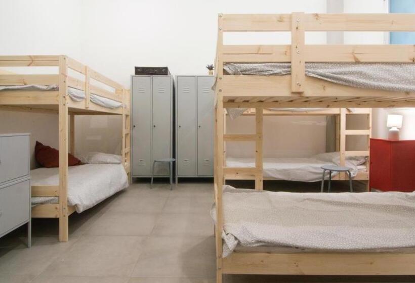 共用房间的床, Hostelleria