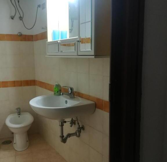 استودیوی استاندارد, La Casa Di Astrea