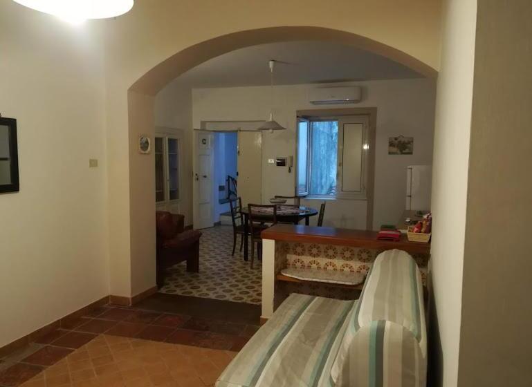 استودیوی استاندارد, La Casa Di Astrea