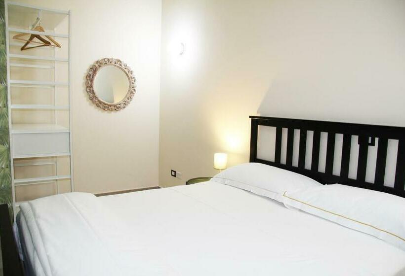 اتاق استاندارد با سرویس بهداشتی مشترک, Urban Pop Hostel & Bnb
