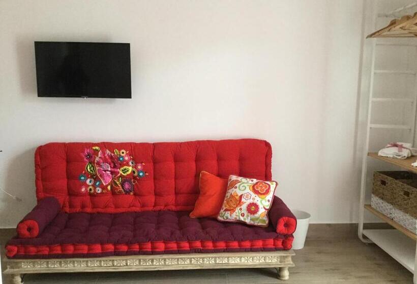חדר סטנדרט לשלושה עם טרסה, Maison Marianna B&b   Etna