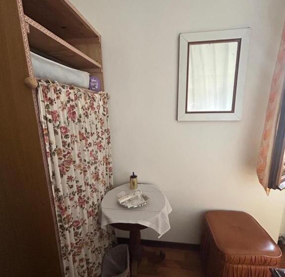 标准单人间共用浴室, B&b Relax