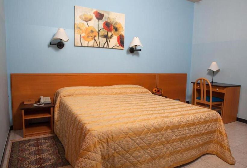 Номер Стандарт Трехместный, Astoria