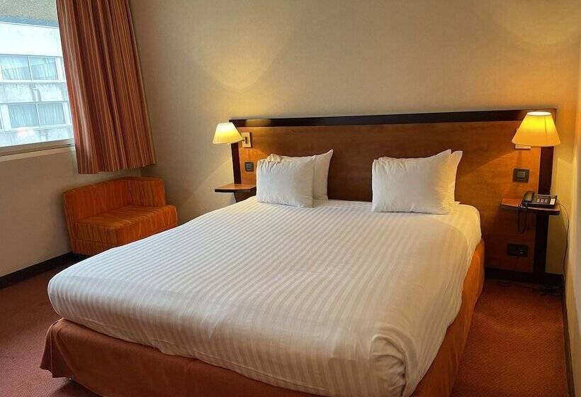 Номер Deluxe, Doubletree By Hilton Paris Bougival