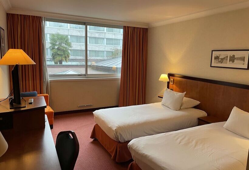 Номер Deluxe, Doubletree By Hilton Paris Bougival