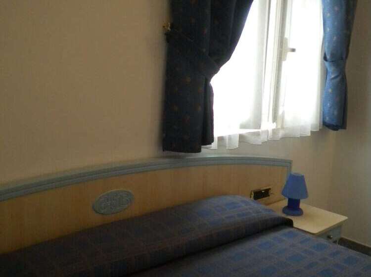 اتاق استاندارد سه نفره, Belvedere Hotel Club