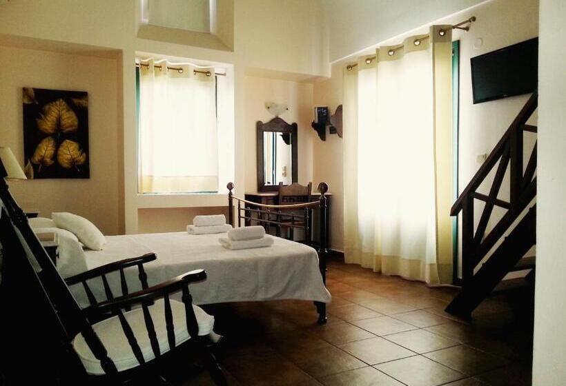 اتاق استاندارد چهارنفره با بالکن, Costa Marina Villas