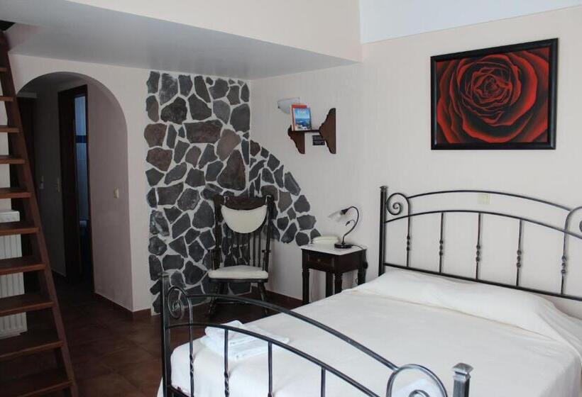 اتاق استاندارد چهارنفره با بالکن, Costa Marina Villas