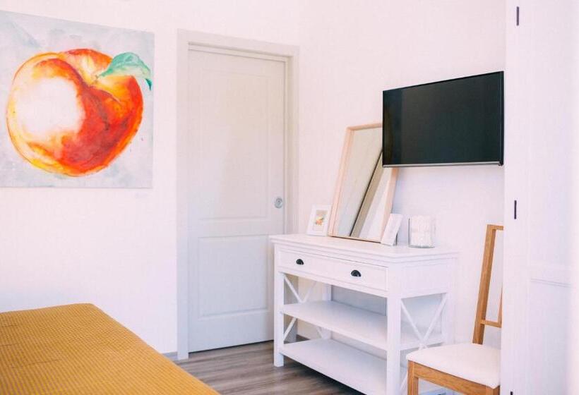 اتاق استاندارد با سرویس بهداشتی مشترک, Agriturismo Familiare I Giardini Del Lago