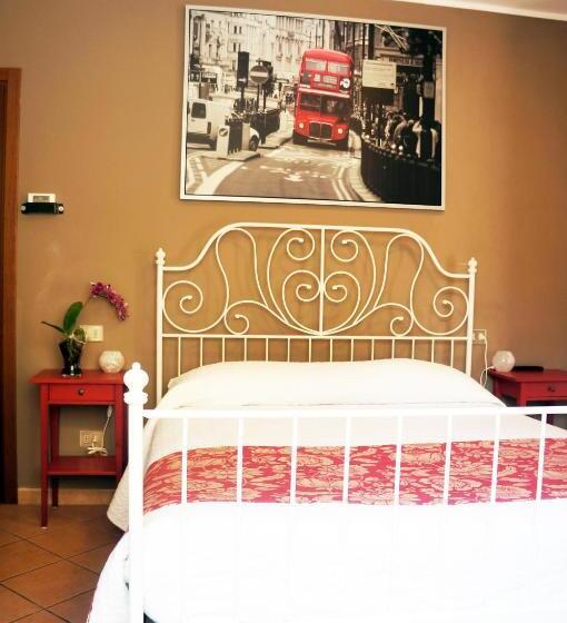 اتاق استاندارد چهار تخته, Alexander Rooms