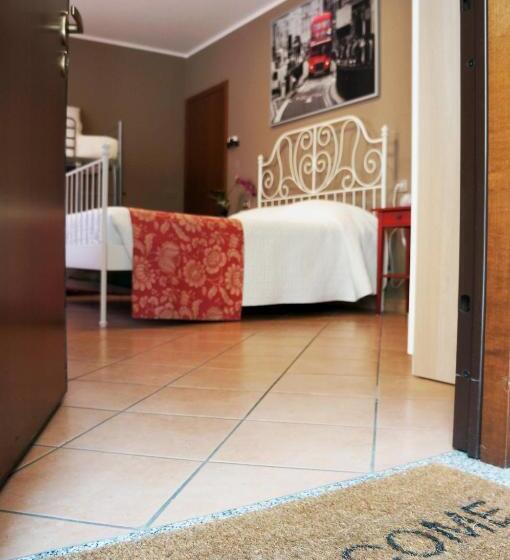 اتاق استاندارد چهار تخته, Alexander Rooms