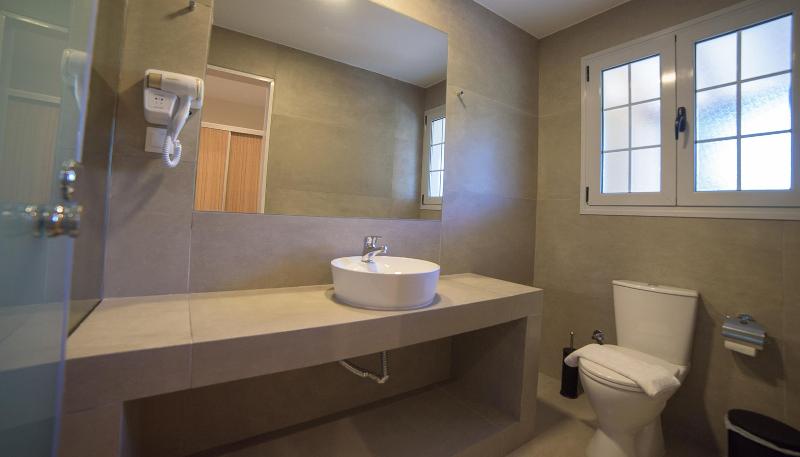 اتاق لوکس با چشم‌انداز باغ, Akron Seascape Resort, A Member Of Brown Hotels