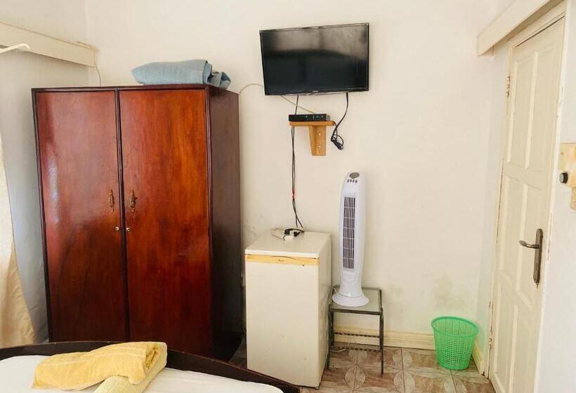 带共用浴室的标准房间, One World Village Guesthouse