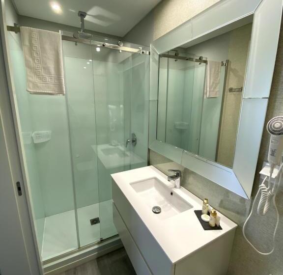 اتاق اساندارد با چشم‌انداز جانبی به دریا, Golden Beach Guest House & Rooftop Bar