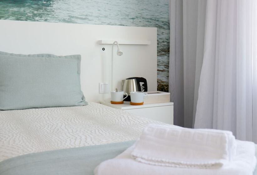 اتاق اساندارد با چشم‌انداز جانبی به دریا, Golden Beach Guest House & Rooftop Bar