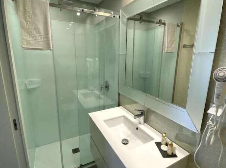 اتاق اساندارد با چشم‌انداز جانبی به دریا, Golden Beach Guest House & Rooftop Bar