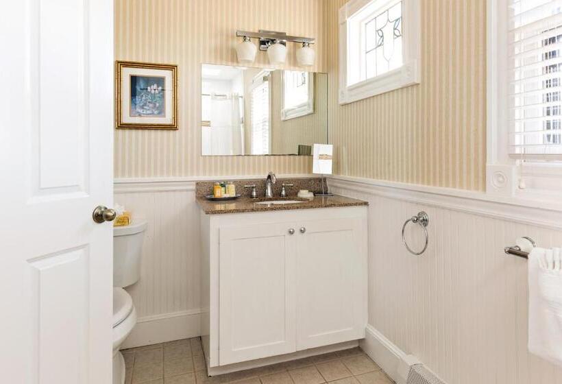 キングサイズベッドのデラックスルーム, Crowne Pointe Historic Inn Adults Only