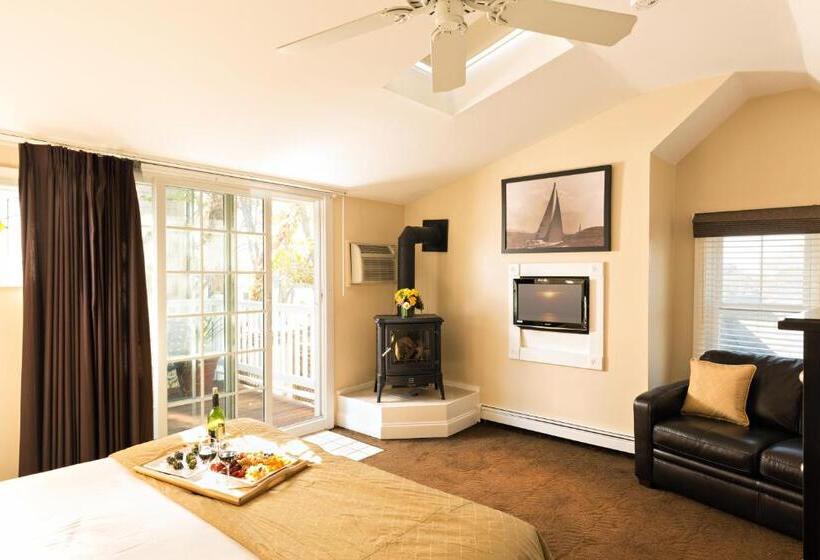 キングサイズベッドのデラックスルーム, Crowne Pointe Historic Inn Adults Only