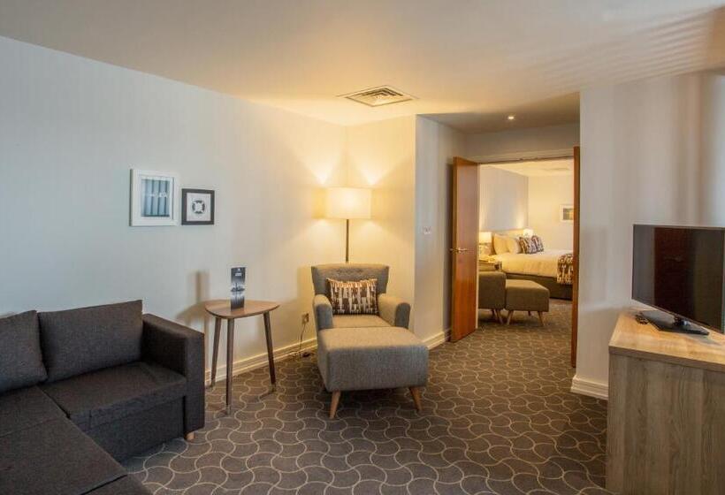 מיטת קינג בסוויטה, Holiday Inn Ellesmere Port/cheshire Oaks, An Ihg