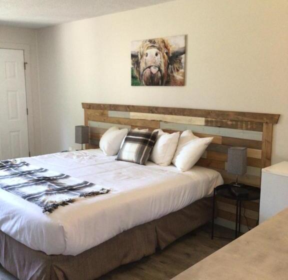 Номер Deluxe Кровать Кинг, Christina Lake Motel And Rv Park