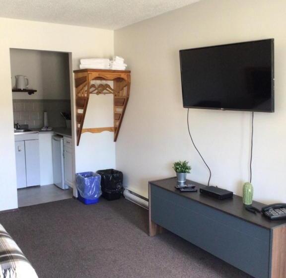 Номер Deluxe, Christina Lake Motel And Rv Park