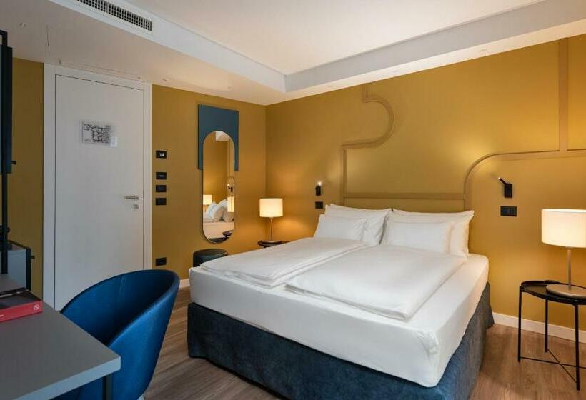 Номер Стандарт Вид на Сад, Ht Hotel Trieste