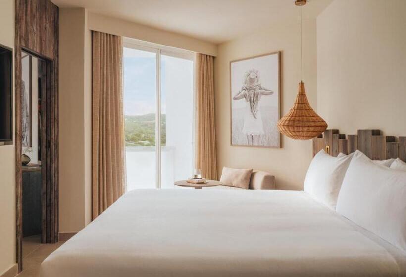 سوییت لوکس, Hyde Ibiza