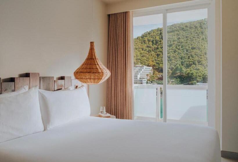 سوییت سوپریور, Hyde Ibiza