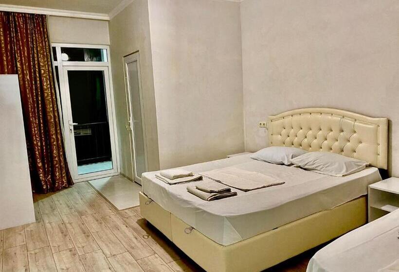 اتاق استاندارد سه نفره, Neli